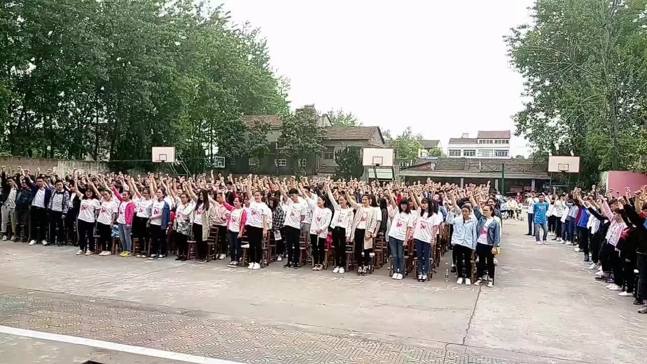 5月6日 地点:荆州市公安县博雅中学 主题:挑战高考极限 锻造成功心态